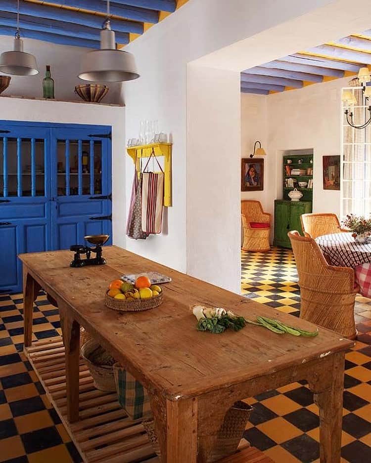 Meganのインスタグラム：「Dreamy farmhouse by legendary Spanish interior designer Jamie Parlade ☀️ Photo by @moorederry for @archdigest  . . . . #checkerboard #interiordesign #farmhouse #kitchen #rattan #rattanfurniture #jamieparladé」