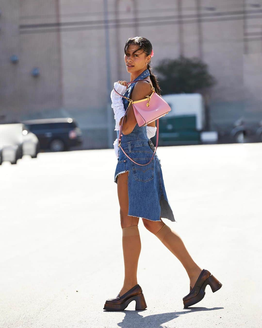 Sami Miroのインスタグラム：「It’s ETRO 🎀 @etro @marcodevincenzo #EtroVelaBag #MiniVelaBag」