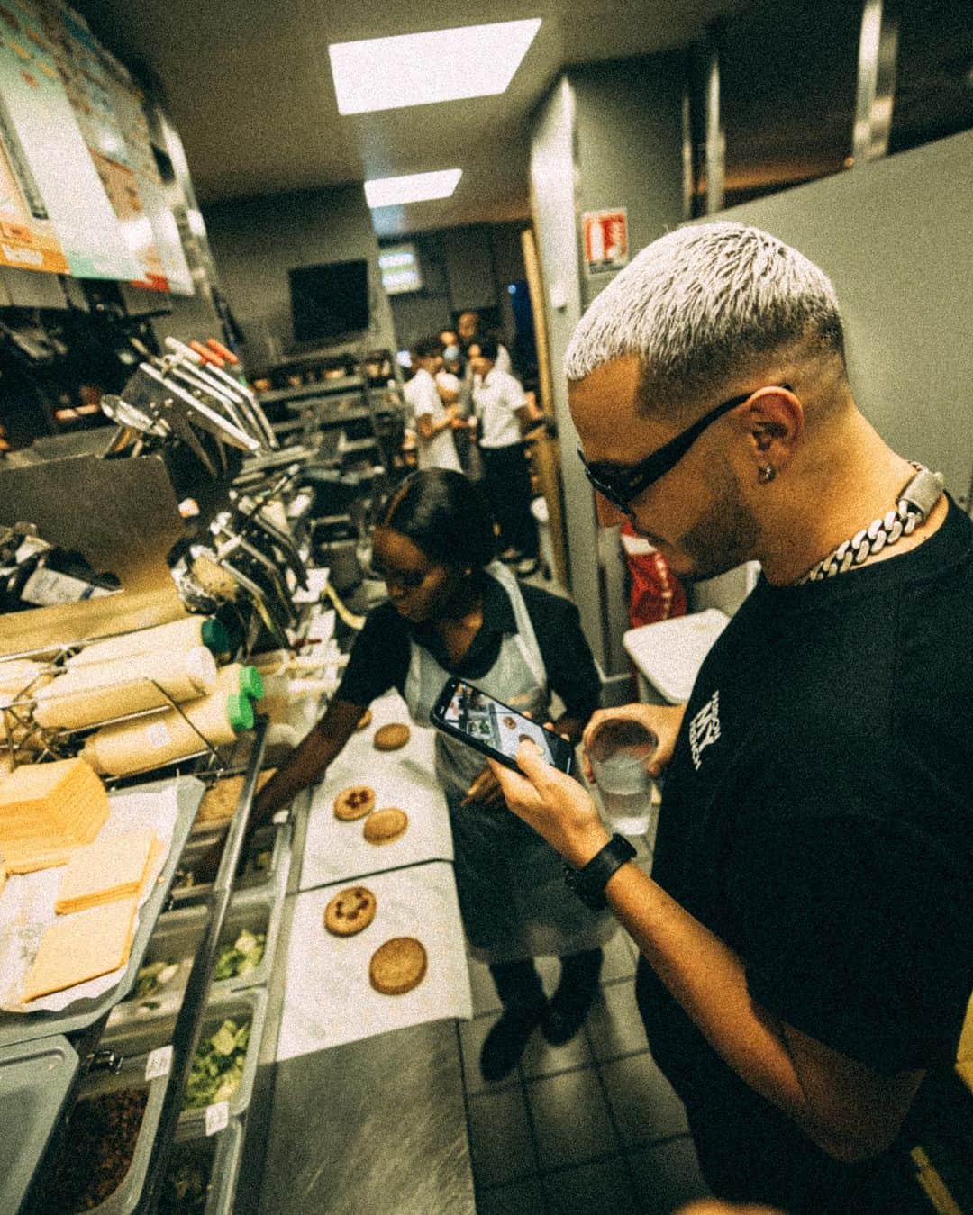 DJスネークさんのインスタグラム写真 - (DJスネークInstagram)「We shut down McDonalds in Paris & turned it into a rave. Never going to forget this one. Merci !」6月30日 2時25分 - djsnake