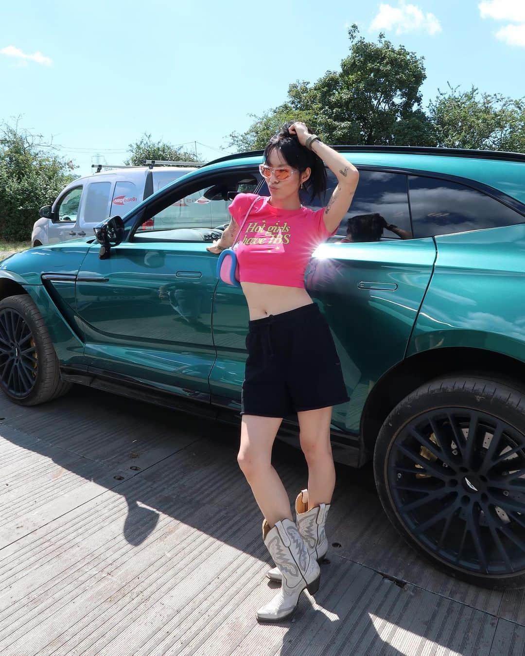 リナ・サワヤマのインスタグラム：「god gives his hurtiest of tummies to his strongest of girlies x」