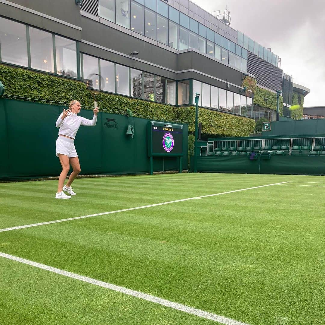 PetraKvitovaのインスタグラム：「Aaaand the goose bumps are back  @wimbledon」