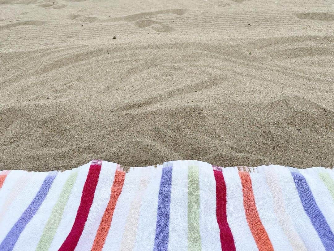 Monday満ちるのインスタグラム：「Current situation. It’s been too long since I’ve been on a beach… #myhappyplace」