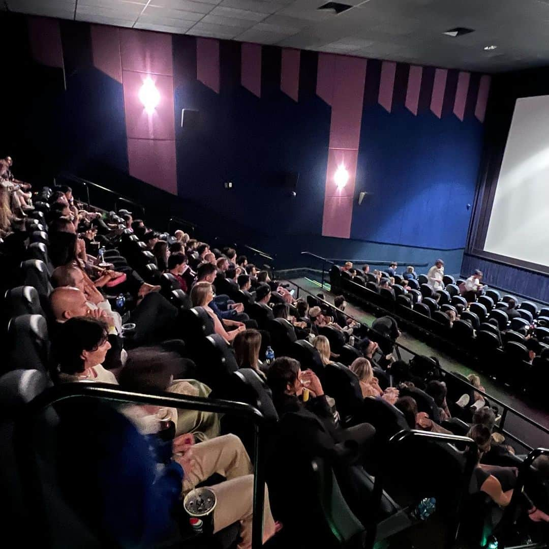 オデッザさんのインスタグラム写真 - (オデッザInstagram)「Last night we premiered our film surrounded by our best friends, family and a group of incredible fans from our Discord who flew out to watch it with us for the first time.   Seeing it on the big screen made it that much more surreal. 8 days till it’s in theaters worldwide!」6月30日 3時02分 - odesza