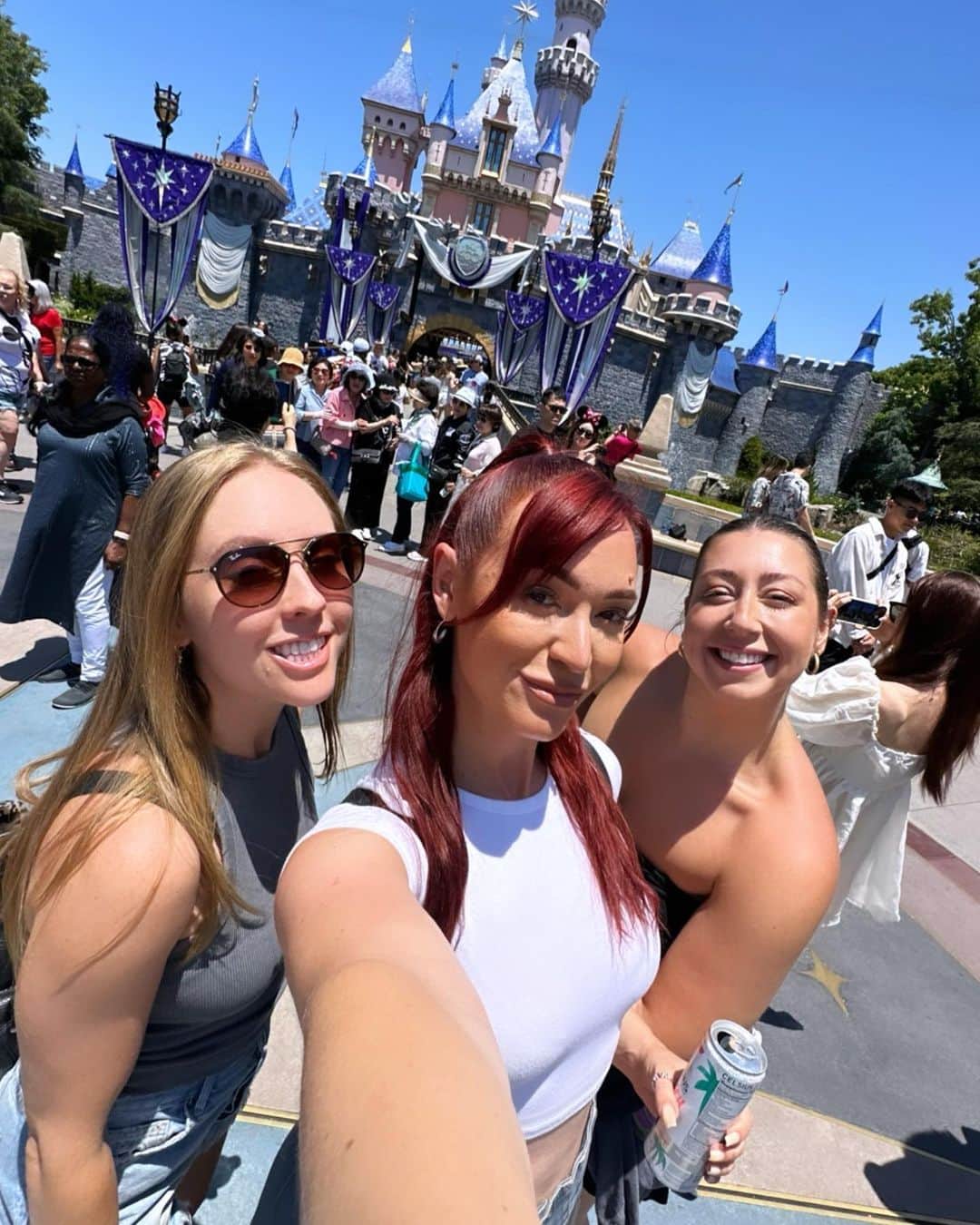 アリーシャ・マリーのインスタグラム：「happiest place on earth type of dump ✨🏰🎠  fav disney movie 3…2…1… go!!」
