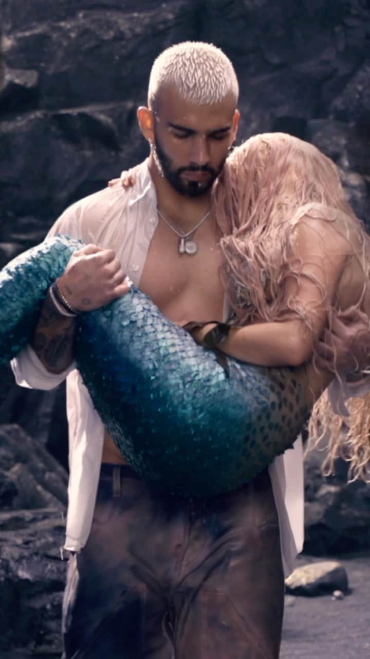 シャキーラのインスタグラム：「Copa Vacía 🧜‍♀️ @manuelturizo 🧜‍♀️ Ya Disponible / Out Now!」