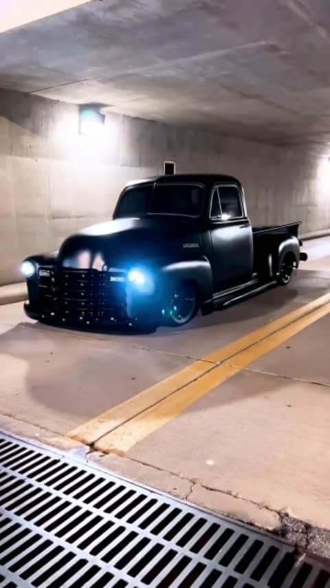 Classics Dailyのインスタグラム：「Credit @sicilia100 🖤  _ #Classic #classics #Classiccar #classiccars #americanmuscle #Musclecar #Musclecars #car #truck」