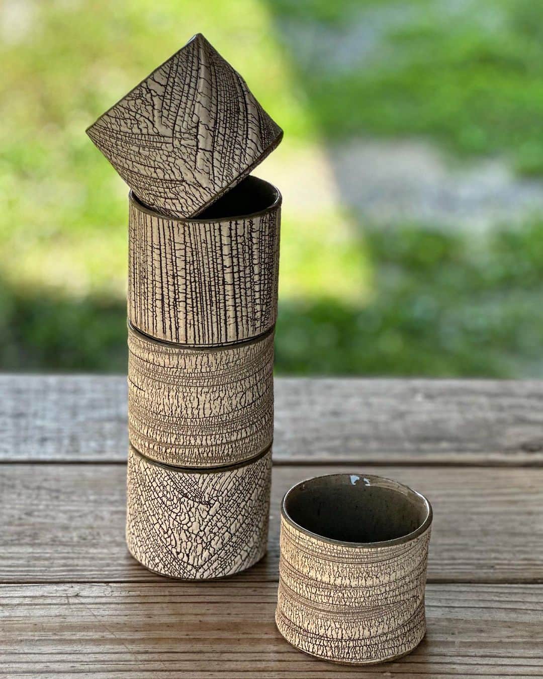 佐竹晃さんのインスタグラム写真 - (佐竹晃Instagram)「Kohiki cups with celadon liner glaze. www.akirasatake.com #湯呑み #湯呑 #yunomi  #akirasatake  #tea #teatime #akirasatakeceramics #clay  #asheville  #gallerymugen  #茶 #陶芸 #陶芸家  #佐竹晃 #ceramics #pottery」6月30日 3時59分 - akirasatake