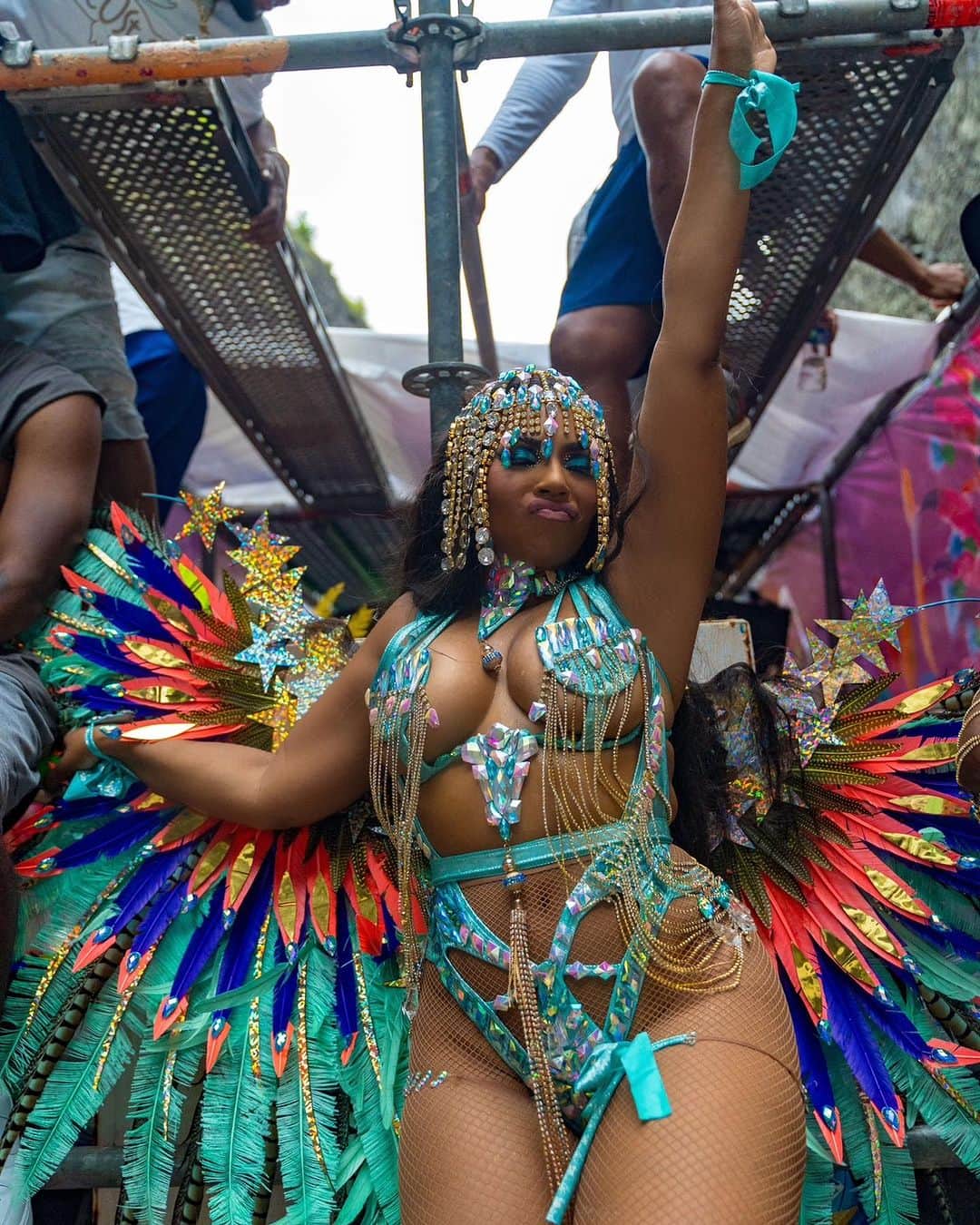 アシャンティのインスタグラム：「Candidly cutting up at Bermuda Carnival 😝🌴🤸🏽‍♀️☀️🇧🇲」