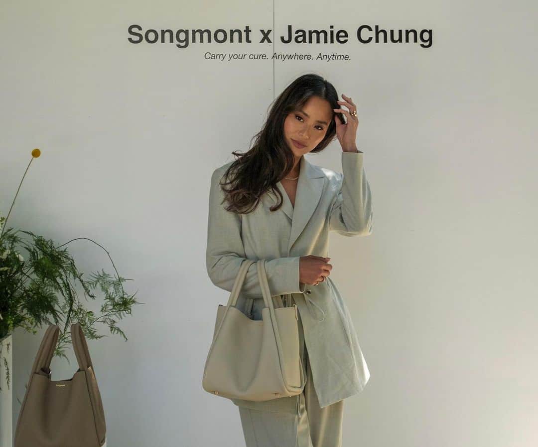 ジェイミー・チャンのインスタグラム：「A lovely afternoon reconnecting with friends and meeting new inspiring women. My heart is full and I’m incredibly grateful. Thanks for hosting @songmont_official 💞 and thank you to my friends who came out to support! Love you!」