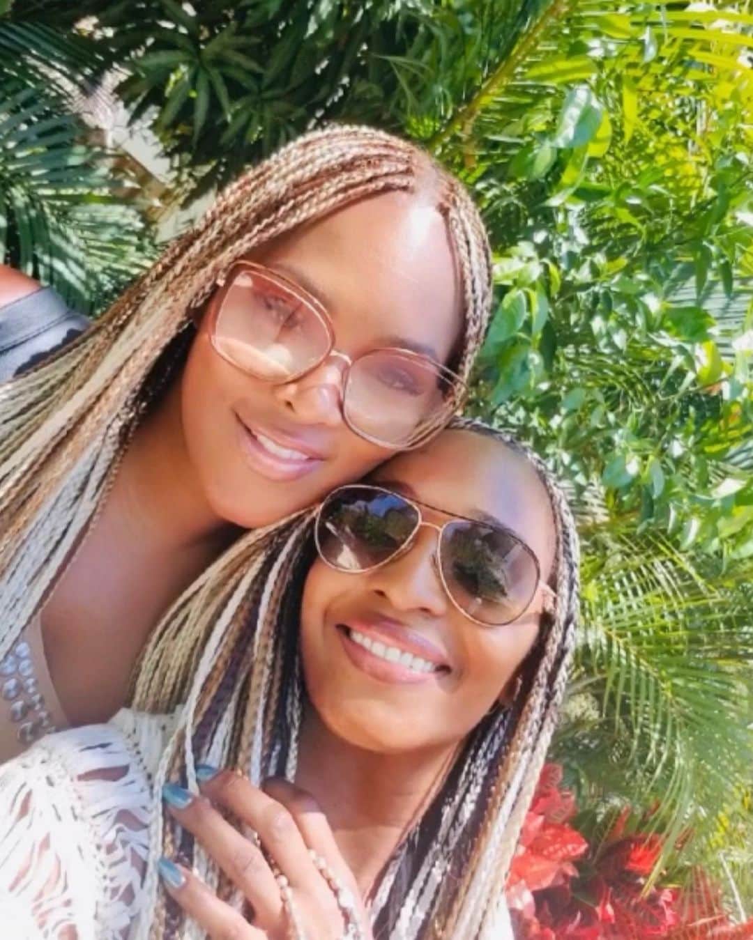 キーシャ・エップスのインスタグラム：「Happy Birthday to my sister Africa❤️✨ My day 1!! Whooo! Some don’t get to say that often. There truly are no words to express my LOVE & appreciation for you sis. I am just grateful and blessed that God made a you, “Africa”❤️  My childhood/middle school best friend turned sister🥰🙏🏽 We’ve been through life’s highs and lows together and have seen the LOVE, mercy & grace of God through it and in it. A huge deal, a blessing. No words for my gratitude of your heart & infectious laugh! May God nourish you in ways unknown and may you continue to become the greatest version of you. You deserve it. I am grateful for your love and sisterhood. God bless you always❤️🫶🏽🎂 More life!!! I love you sis, enjoy you especially today! How beautiful life is✨」