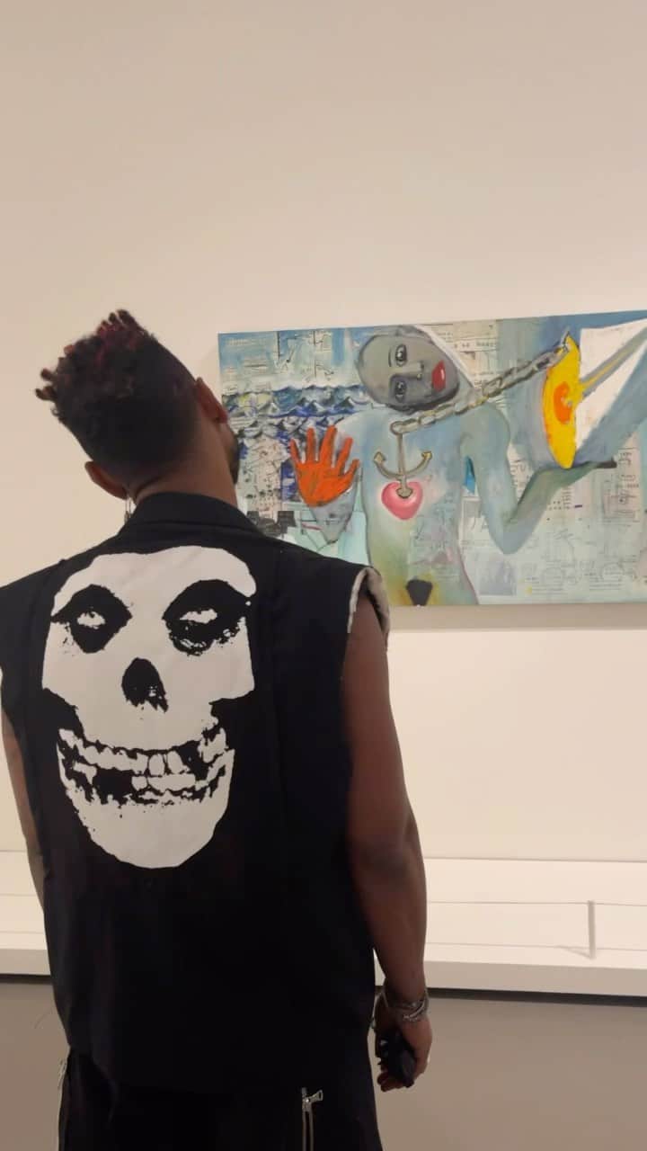 ミゲルのインスタグラム：「My favorite day in Paris 👀 Basquiat x Warhol exhibit in all @s1c.la . Merci @fondationlv」
