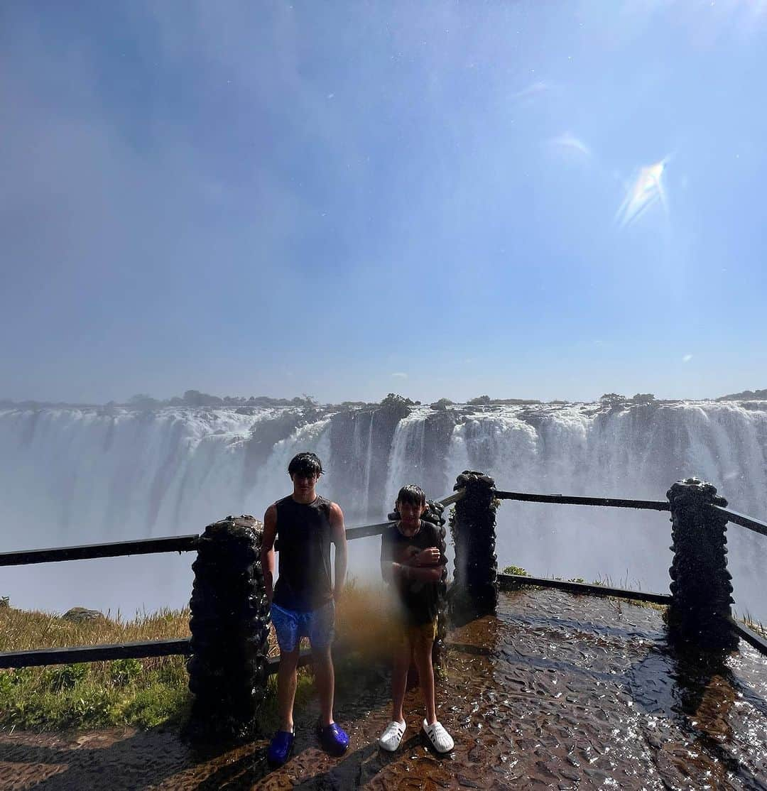 メリッサ・ジョーン・ハートさんのインスタグラム写真 - (メリッサ・ジョーン・ハートInstagram)「Photo drop of our amazing time at the #VictoriaFalls in Livingstone Zambia. In 2019 it was a drizzle but this year after the flooding rains it was flowing with some serious power and the #SmokeThatThunders could be seen for miles around. We hiked down to the boiling pot where the Zambezi river collided again at the bottom and we wandered around the top near Devils Pool. #7WondersoftheWorld」6月30日 5時45分 - melissajoanhart