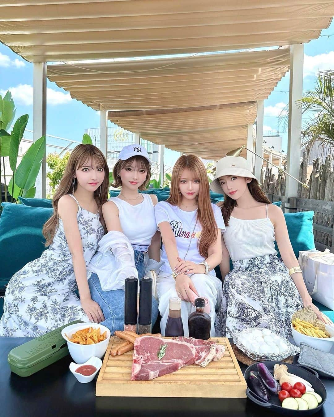 吉川ちかさんのインスタグラム写真 - (吉川ちかInstagram)「仲良しメンバーで BBQをしてきました🥹💓 (@wildbeach_shinjuku )  スタンダードの バーベキュープランと プレミアム飲み放題プラン（ビール含むアルコールとソフトドリンク1時間半飲み放題）にしたよ👏💕  みんなで夏を感じながら BBQ楽しかったです🤣💓  ワイルドビーチは色んなエリアが あるみたいだから是非！ うちらは新宿ルミネエストの ワイルドビーチ⛱へ行きました😛💕  #ワイルドビーチ新宿#ワイルドビーチ#wildbeach新宿#女子会#bbq#バーベキュー#楽しかった」6月30日 6時04分 - yoshikawachika_1116