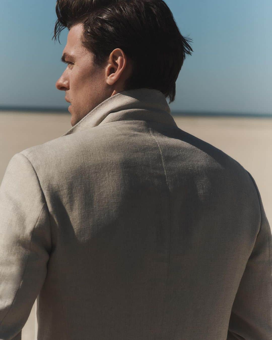 Club Monacoさんのインスタグラム写真 - (Club MonacoInstagram)「Did you know our summer suiting is made from Irish linen? As a result, your suit will look sharper and is less prone to wrinkles.」6月30日 6時10分 - clubmonaco