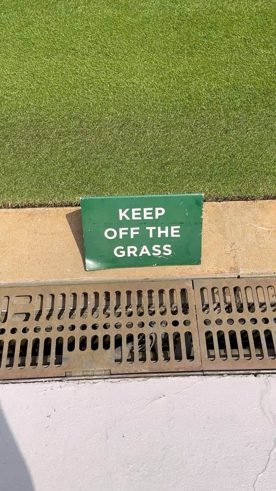 ビーナス・ウィリアムズのインスタグラム：「Opened up Court 1 for @wimbledon 2023. What an honor! Stay dreaming big!」