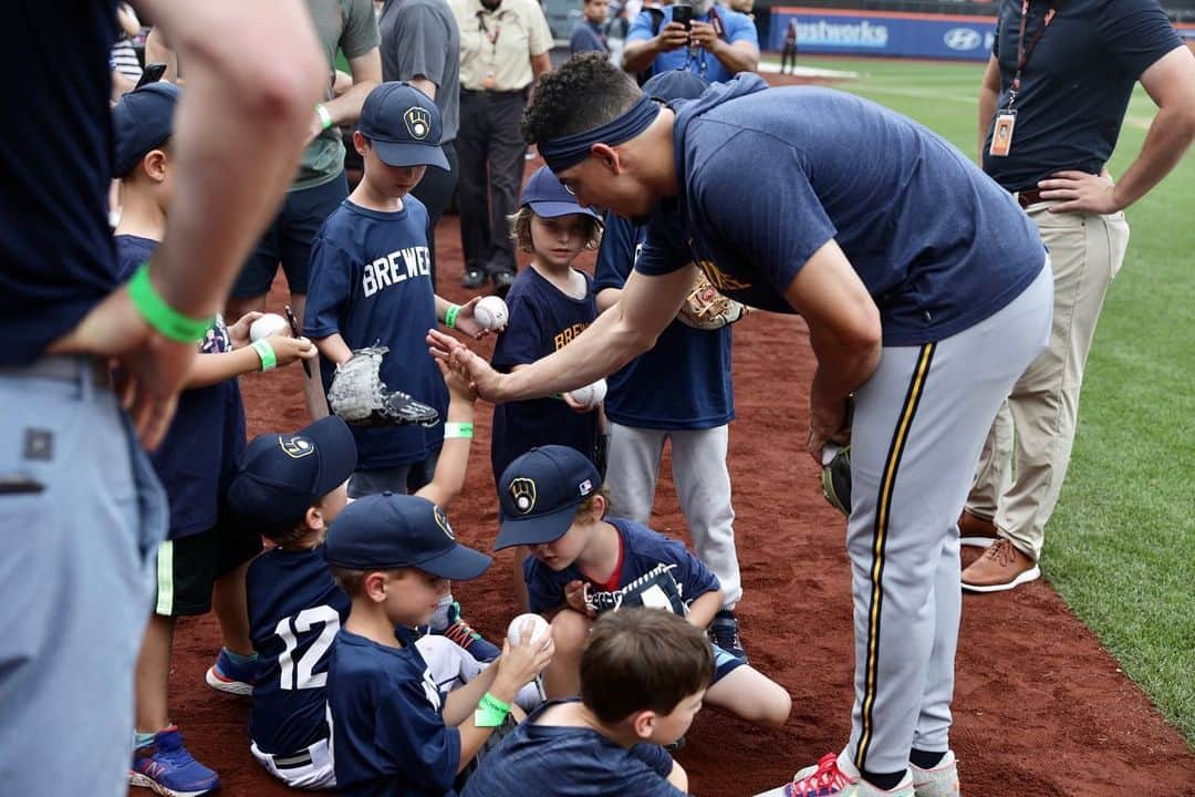 ミルウォーキー・ブルワーズさんのインスタグラム写真 - (ミルウォーキー・ブルワーズInstagram)「Baby Brewers!   The Rye (NY) Little League T-Ball "Brewers" came to meet their Major League counterparts at BP.  #ThisIsMyCrew」6月30日 7時01分 - brewers