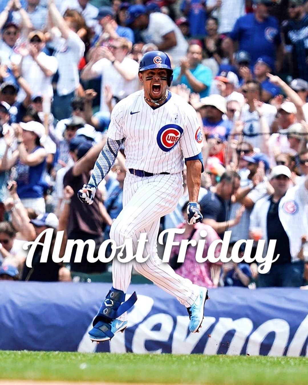 シカゴ・カブスのインスタグラム：「Mood heading back to Wrigley 🤝 #almostfriday」