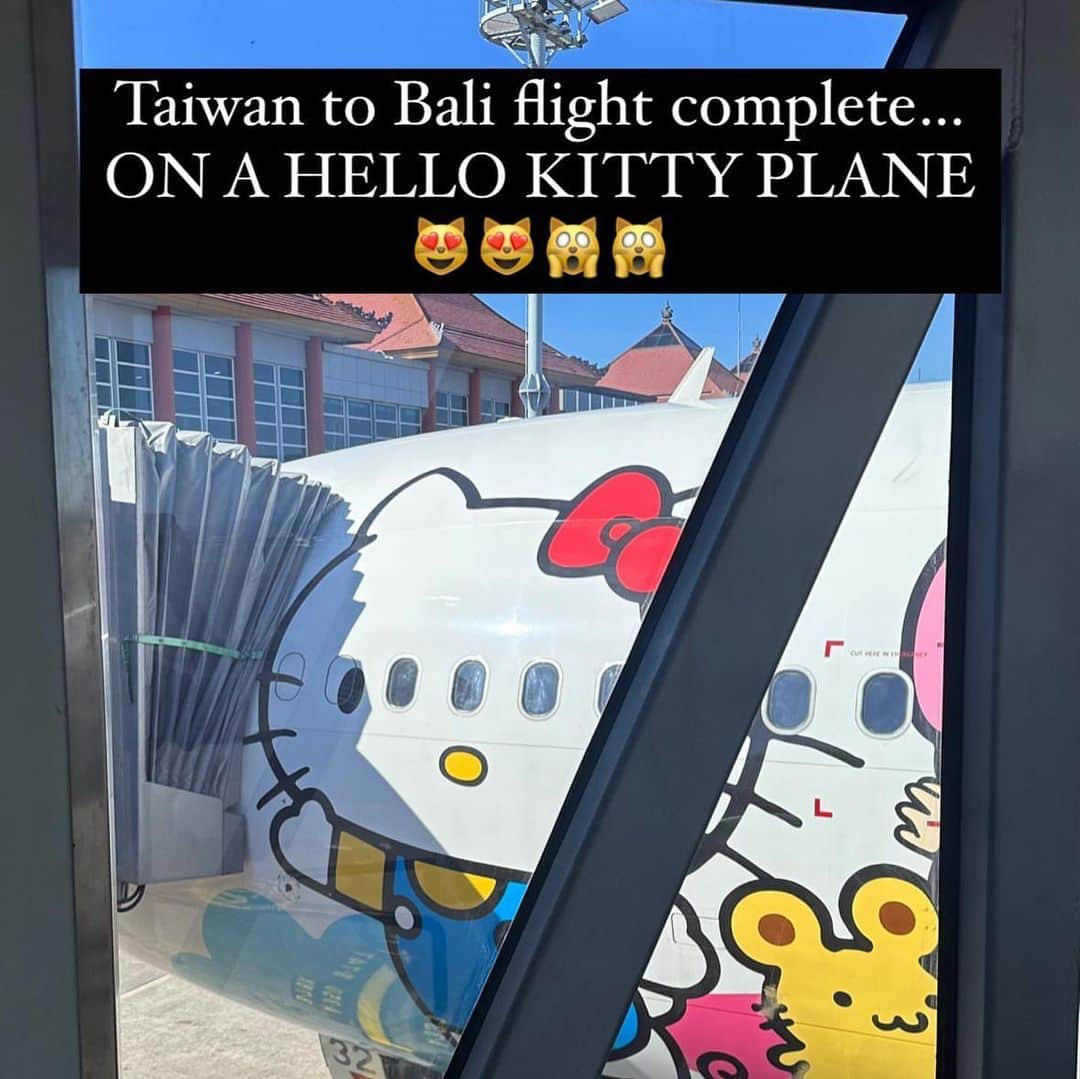 ジ・アストン・シャッフルさんのインスタグラム写真 - (ジ・アストン・シャッフルInstagram)「Hello Kitty Planes, Tunes and Automobiles.」6月30日 6時54分 - theastonshuffle