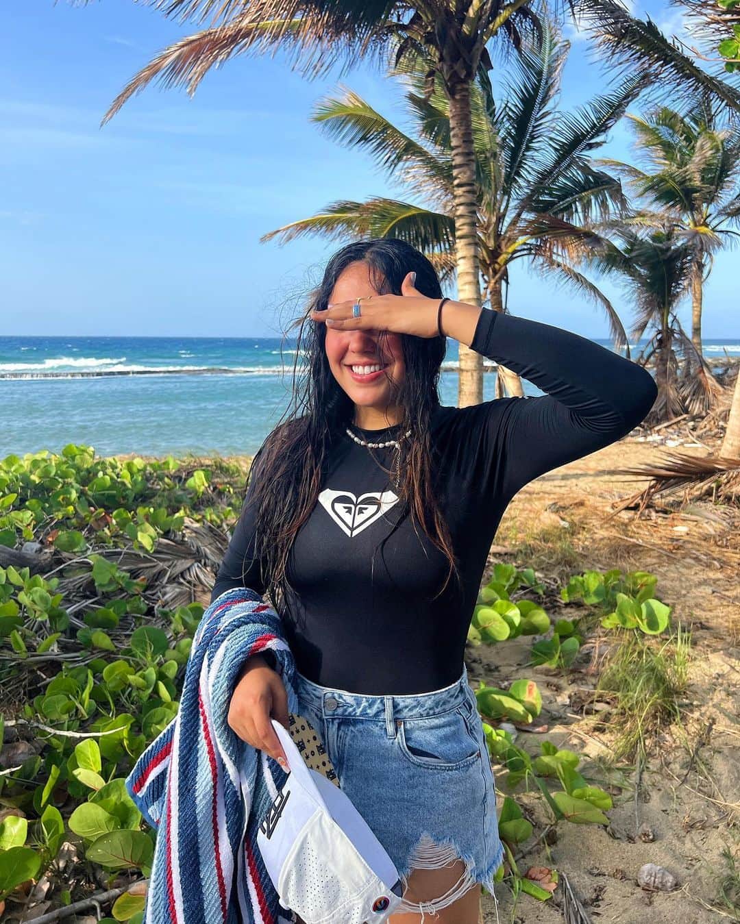 アドリアナ・ディアスのインスタグラム：「cerquita de la playa y el coquí…🌊☀️🇵🇷」