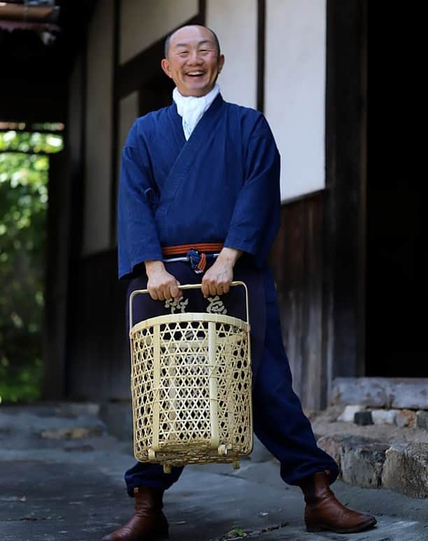 竹虎さんのインスタグラム写真 - (竹虎Instagram)「もう何年になるでしょうか、お陰様でロングセラーとなりました。思えば長い、今ならもう少し小振りな形にするかも知れません。でも、このまま。細部は結構凝ってます。 . #竹虎 #虎斑竹専門店竹虎 #山岸竹材店 #竹虎四代目 #TAKETORA #竹製品 #竹細工 #竹工芸 #竹 #洗濯籠 #ランドリーバスケット #basket #japan #bamboo #bamboocraft #interior #籠 #かご #エコ #インテリア #収納 #洗濯 #バスケット #日々の暮らし #暮らしを楽しむ #竹のある暮らし #白竹 #手付き籠」6月30日 6時59分 - taketora1894