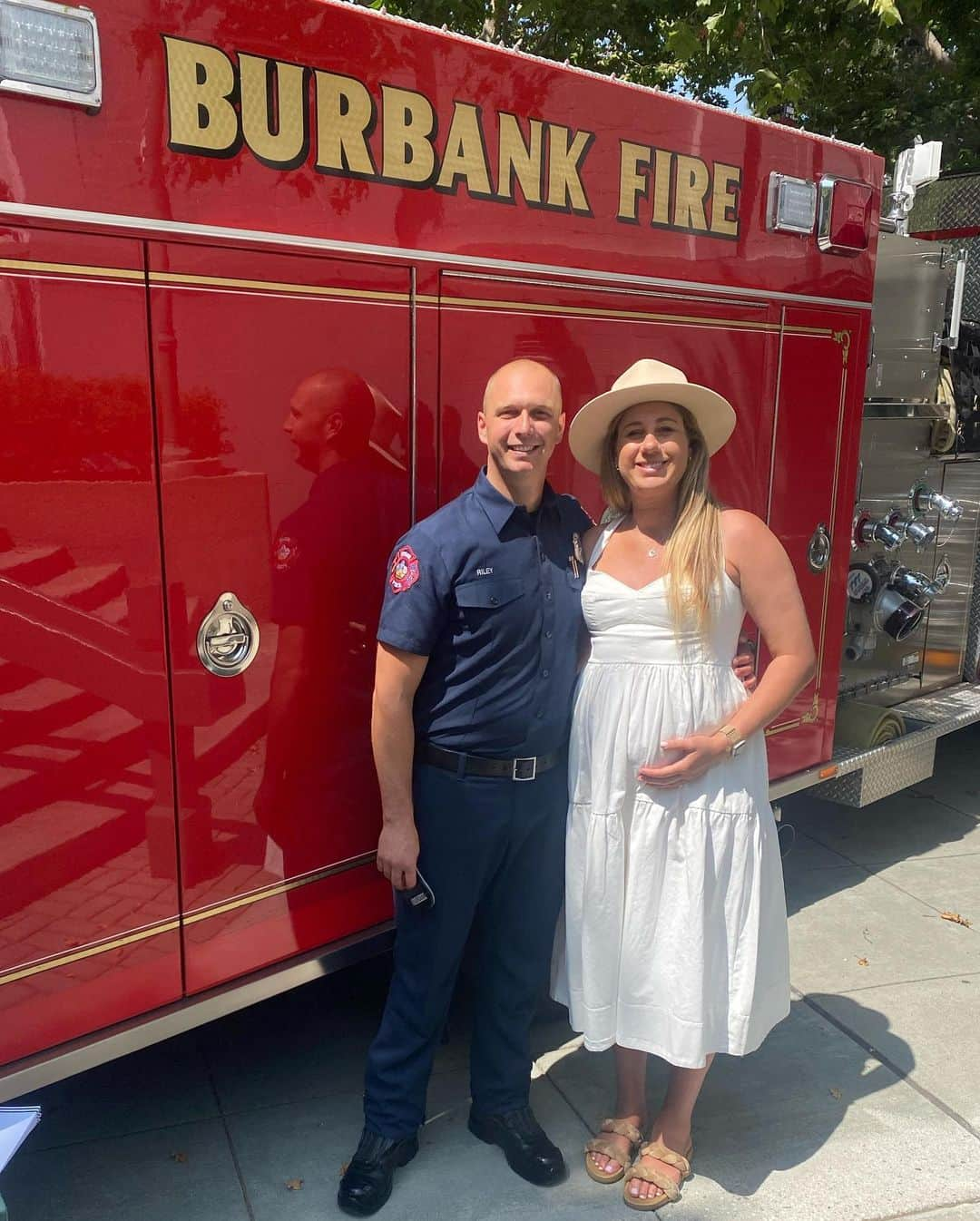 エイプリル・ロスさんのインスタグラム写真 - (エイプリル・ロスInstagram)「So so proud of this guy @joshriley310 😍 for graduating the @burbankfireca academy!!🙌🏼 The effort put in along with the grit and resilience he exhibited impressed me on a daily basis. We know there’s still a decent road ahead, but this was a tough sixteen weeks and a huge accomplishment in itself so today (and this weekend) we celebrate!🎉🎉🎉」6月30日 7時09分 - aprilrossbeach