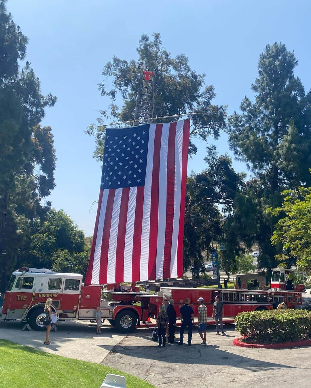 エイプリル・ロスさんのインスタグラム写真 - (エイプリル・ロスInstagram)「So so proud of this guy @joshriley310 😍 for graduating the @burbankfireca academy!!🙌🏼 The effort put in along with the grit and resilience he exhibited impressed me on a daily basis. We know there’s still a decent road ahead, but this was a tough sixteen weeks and a huge accomplishment in itself so today (and this weekend) we celebrate!🎉🎉🎉」6月30日 7時09分 - aprilrossbeach