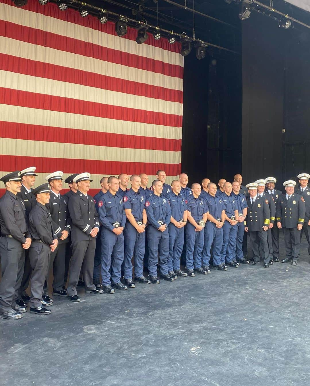 エイプリル・ロスさんのインスタグラム写真 - (エイプリル・ロスInstagram)「So so proud of this guy @joshriley310 😍 for graduating the @burbankfireca academy!!🙌🏼 The effort put in along with the grit and resilience he exhibited impressed me on a daily basis. We know there’s still a decent road ahead, but this was a tough sixteen weeks and a huge accomplishment in itself so today (and this weekend) we celebrate!🎉🎉🎉」6月30日 7時09分 - aprilrossbeach