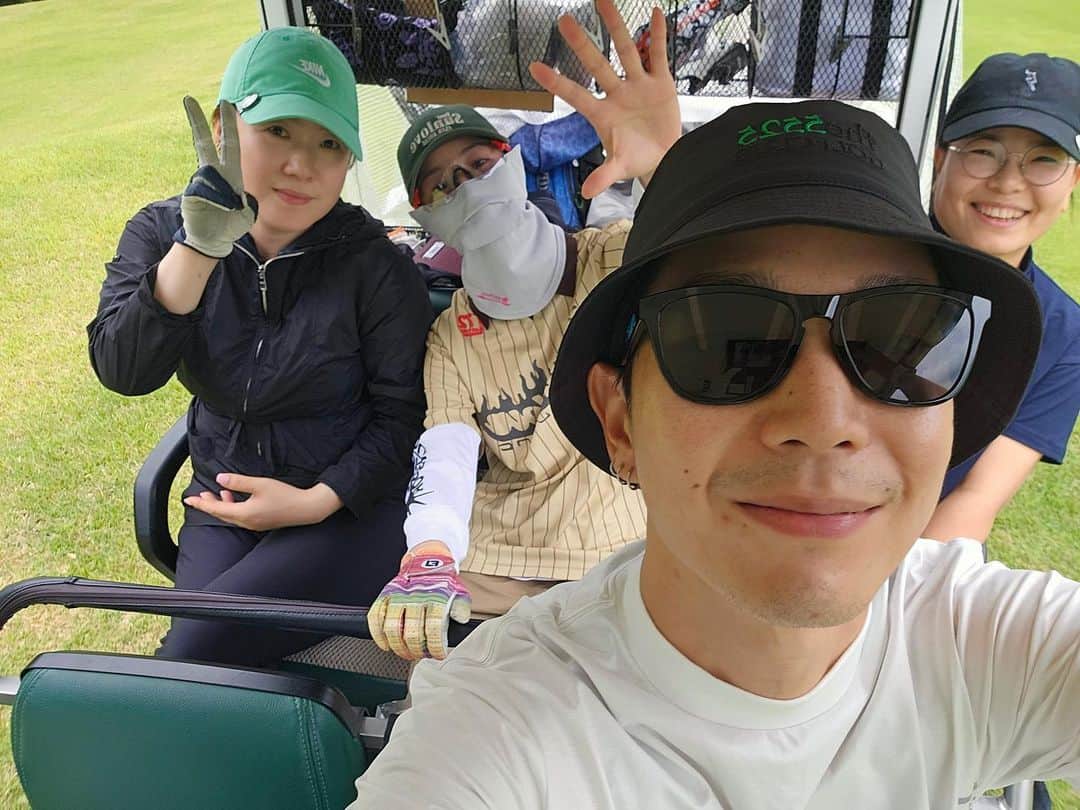 BoAのインスタグラム：「SMEJ배 🏆 꼴지는 아니지롱~ 골프웨어는 #sunlove ❤️」