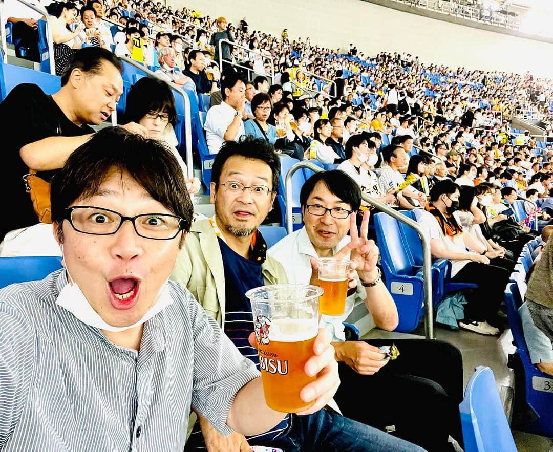 辻本耕志のインスタグラム：「友人らと、東京ドーム。巨人vs阪神。 #東京ドーム　#巨人阪神戦」