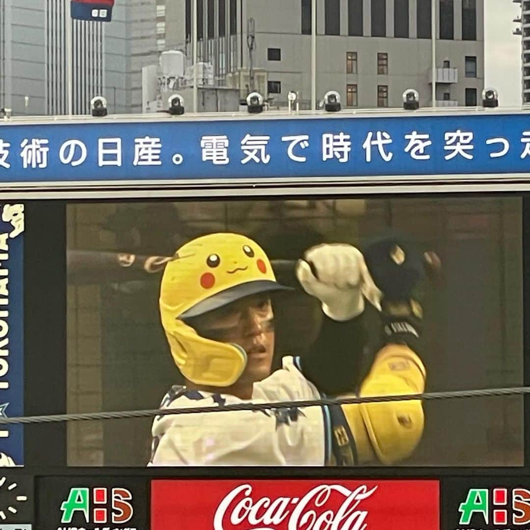 戸田昭吾のインスタグラム：「1回ウラ、ベイスターズの攻撃。1番ライト、ピカチュウ。 #ベイスターズ #関根大気」