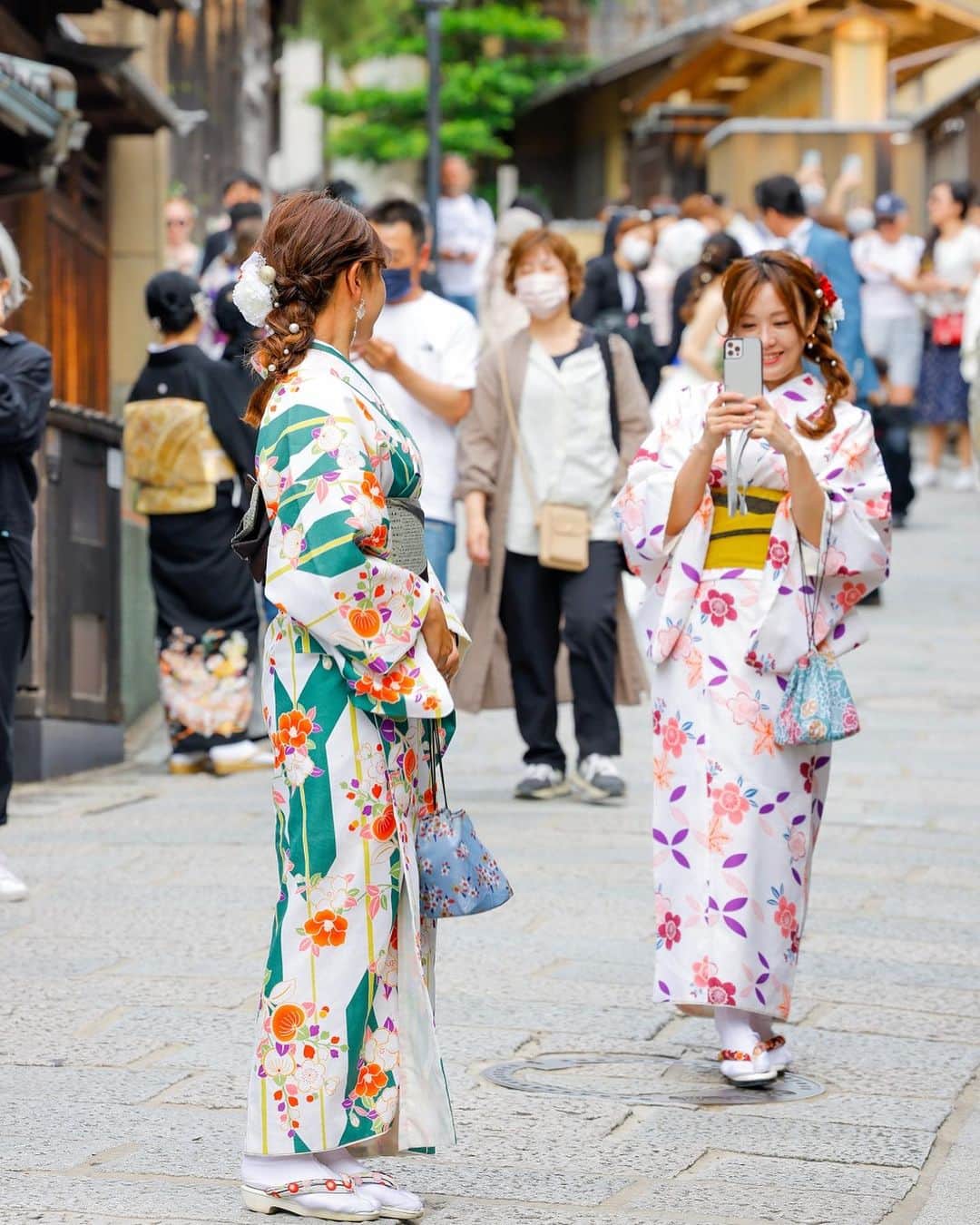 MINAMIさんのインスタグラム写真 - (MINAMIInstagram)「京都〜🥳楽しかった🫶 もう3週間前かぁ🫣 また行きたいなぁ😚 初めて緑のお着物きたよ👘💚  📍二寧坂 date. 2023.6.5  二寧坂はどこを写真とっても風情があって素敵な場所🤭 食べ歩きもたくさんしたし歩いてるだけで楽しい✌️ まだまだ素敵な写真撮ってもらったのでアップします✨ 着物で歩いてると海外の方から写真撮って言ってもらえる😂❤️  .  #着物 #京都 #京都観光 #清水寺 #京都グルメ #ゴルフ #ゴルフ女子 #ゴルフ男子 #スポーツ女子 # #golf #golfing #golfer #golfwear #YouTube #골프 #골프여자 #高尔夫」6月30日 18時13分 - minamii_golf