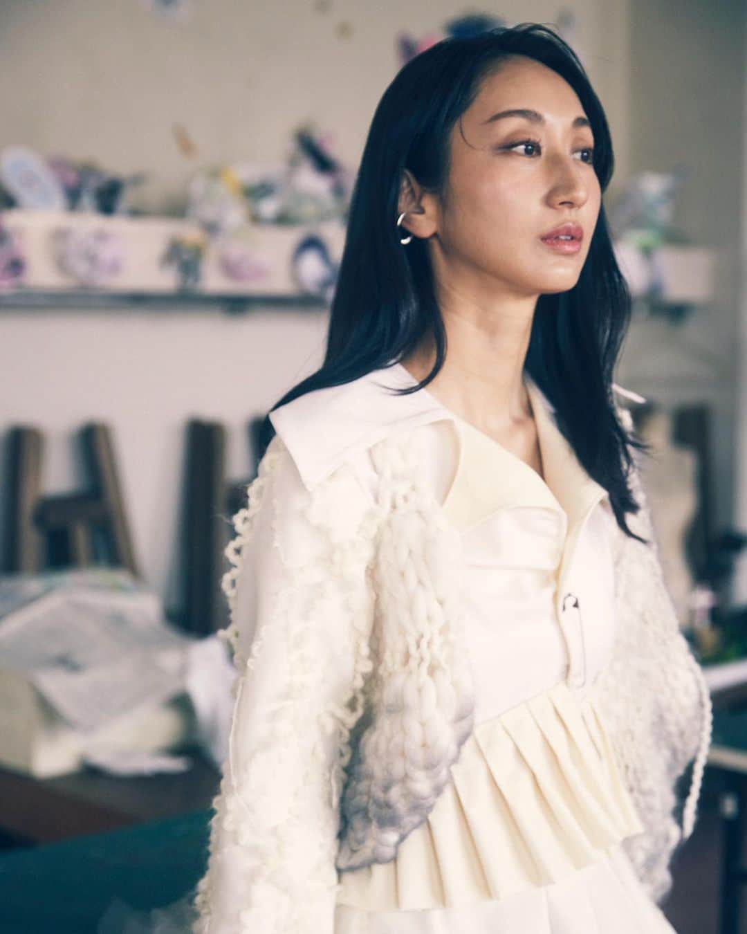 Ms.OOJAのインスタグラム：「おじゃファミ会更新特典タブロイド2023  今年100周年を迎えた文化服装学院さんとのコラボレーション撮り下ろし企画 学生作品を着用させていただきました✨  愛するおじゃファミ達に喜んでもらいたくて、いつもと違ったことを企画してみました！ これはアザーカットなので、タブロイドが届くのを楽しみにしててね。  協力してくれた、さーくん @saatoopp に感謝🙏  協力 @bunka_fc  @bunka_fc_exhibition  Photographer @zenharu_tanakamaru  Hair&make @sea_n.hm  White Dress//Rino Kinoshita」
