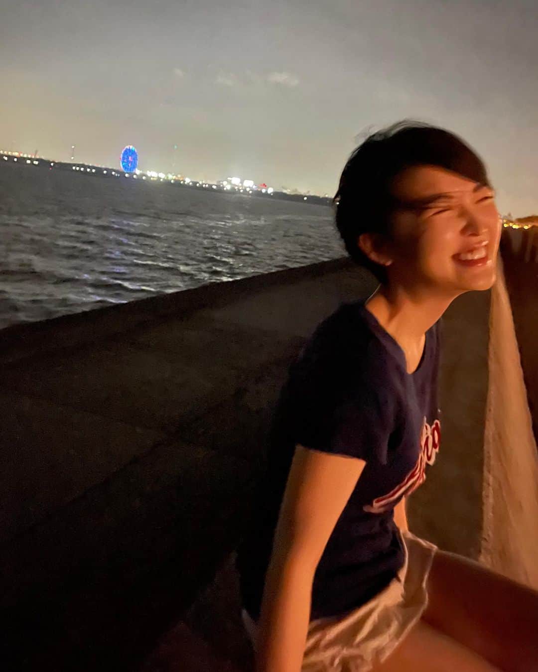 忍野さらさんのインスタグラム写真 - (忍野さらInstagram)「のびぃーっ🐬  皆さんはリフレッシュしたい時 どうしますか？  私はすっぴん旅が好きです 夜風がとっても気持ちよかった  #nomakeup」6月30日 16時45分 - oshinosara