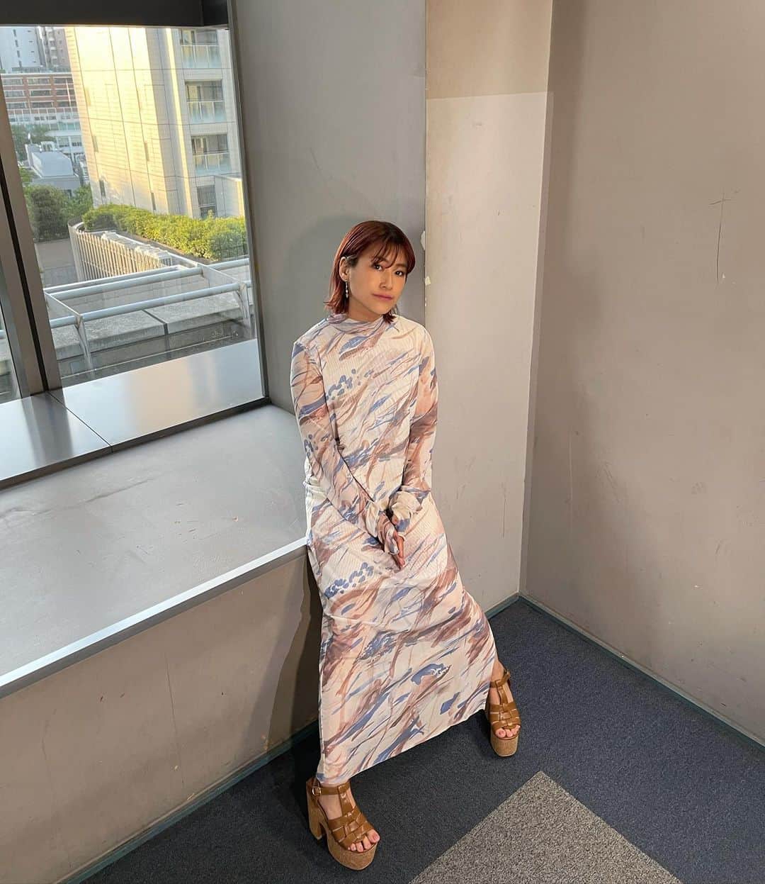 IMALUのインスタグラム：「今夜TBSで8:54〜 #金スマ に出演しております！ ゲストは島崎和歌子さん❤️ 大好きな和歌子さんの歴史を改めて知ることができましたよよよよよ🫨  👗 @takayuki_sekiya  💄 @chihirops」