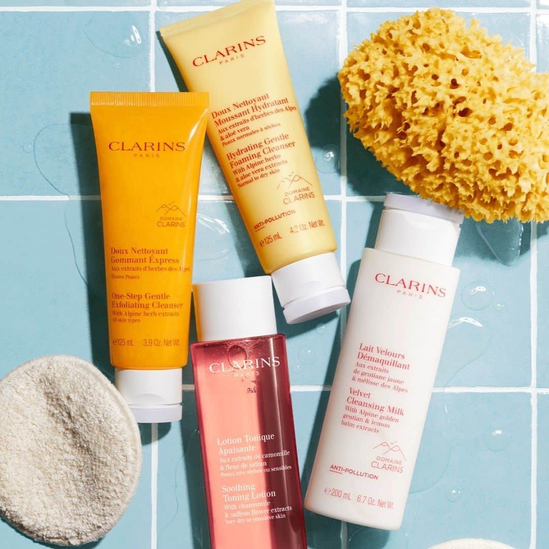 Clarins Australiaのインスタグラム：「Experience the power of double cleansing and let your skin breathe ❤️⁣ ⁣ #Clarins #Skincare #Cleanser」