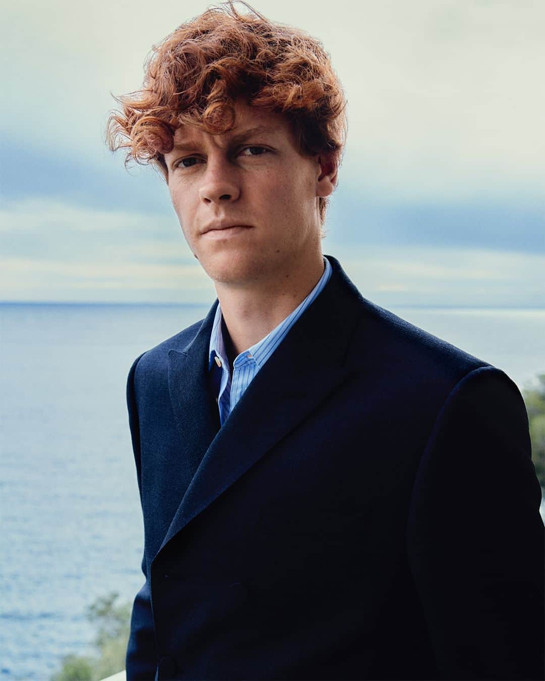 グッチのインスタグラム：「Jannik Sinner looks to the future in the latest episode of A Hero’s Journey, the video series by Gucci and GQ Sports.   Discover more at link in bio.   #JannikSinner #AHerosJourney @gqsports #GucciPorter #GucciValigeria」