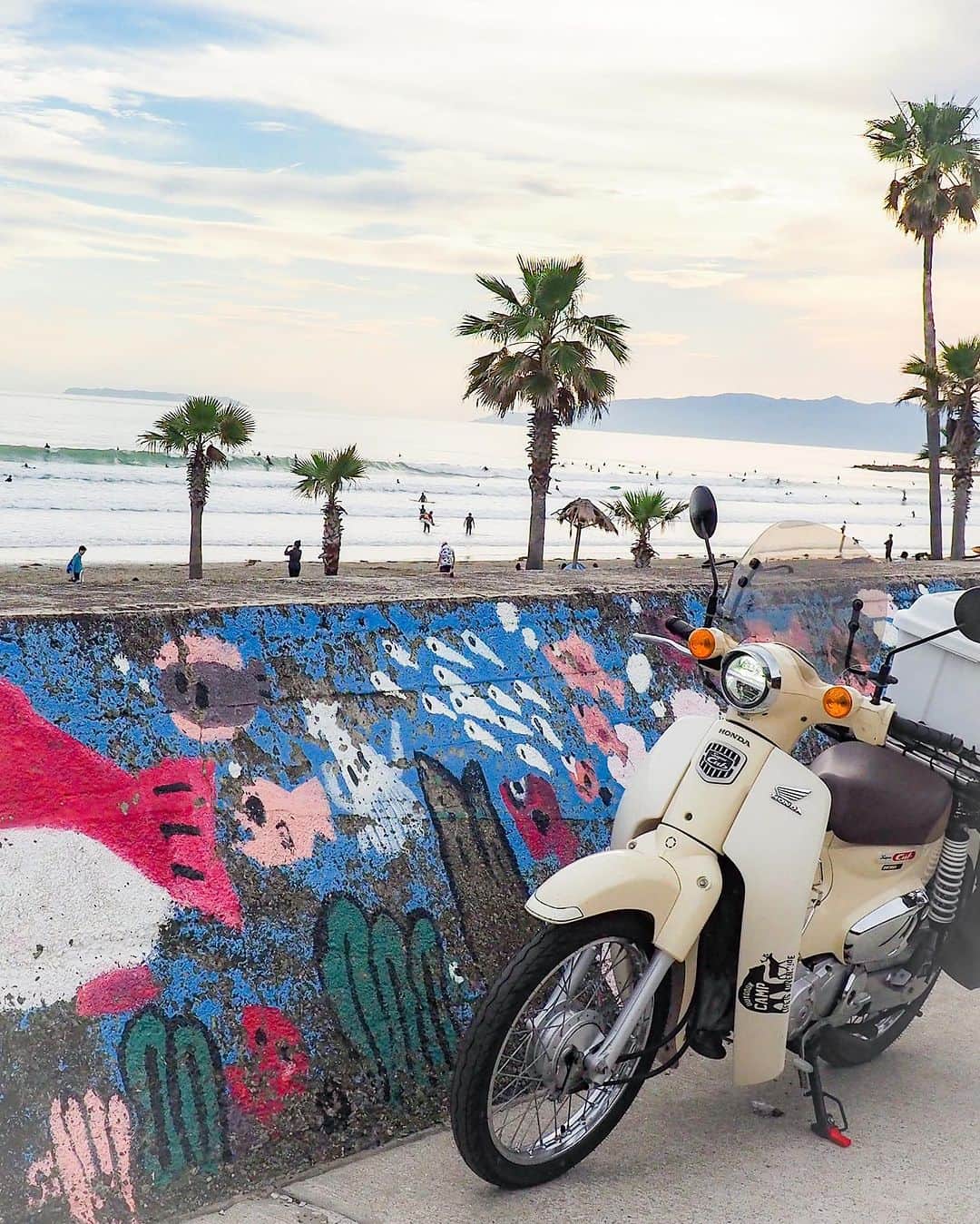 のインスタグラム：「. 和歌山市にある、磯の浦海水浴場🌊海上は、サーファーの皆さんで賑わっています🏄  📷：@3urahisayan 📍：和歌山市近郊エリア 和歌山市  和歌山の写真に #nagomi_wakayama のハッシュタグをつけて投稿いただくと、その中から素敵な写真をリポストします😉 . . . #和歌山 #和歌山観光 #和歌山旅行 #わかやま #和みわかやま #wakayama #wakayamajapan #wakayamatrip #wakayamatravel #nagomi_wakayama #wakayamagram #サーフィン #いそこ #磯の浦海水浴場 #イソコ #サーファー #beach #surf #surfing #surfer #旅行 #国内旅行 #旅行好きな人と繋がりたい #観光 #travel #trip #travelgram #japan #travelphotography」
