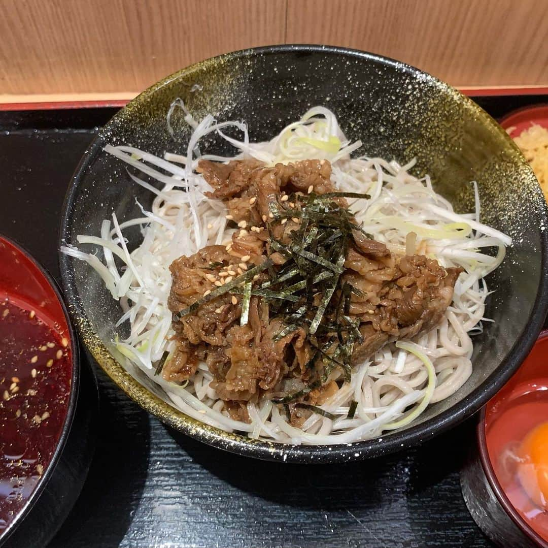 タダスケさんのインスタグラム写真 - (タダスケInstagram)「6月の麺活🍜 蕎麦とうどん多めです。  吉野家がやってる蕎麦屋は十割蕎麦で美味しいです😋  徳島ラーメン食べそびれて凹んでます…  #noah_ghc #prowrestling #prowrestler #プロレス #ラーメン #台湾まぜそば #とんかつ #蕎麦 #うどん #くら寿司  #かすうどん #十割蕎麦 #麺屋はなび」6月30日 17時02分 - yoshidatadasuke