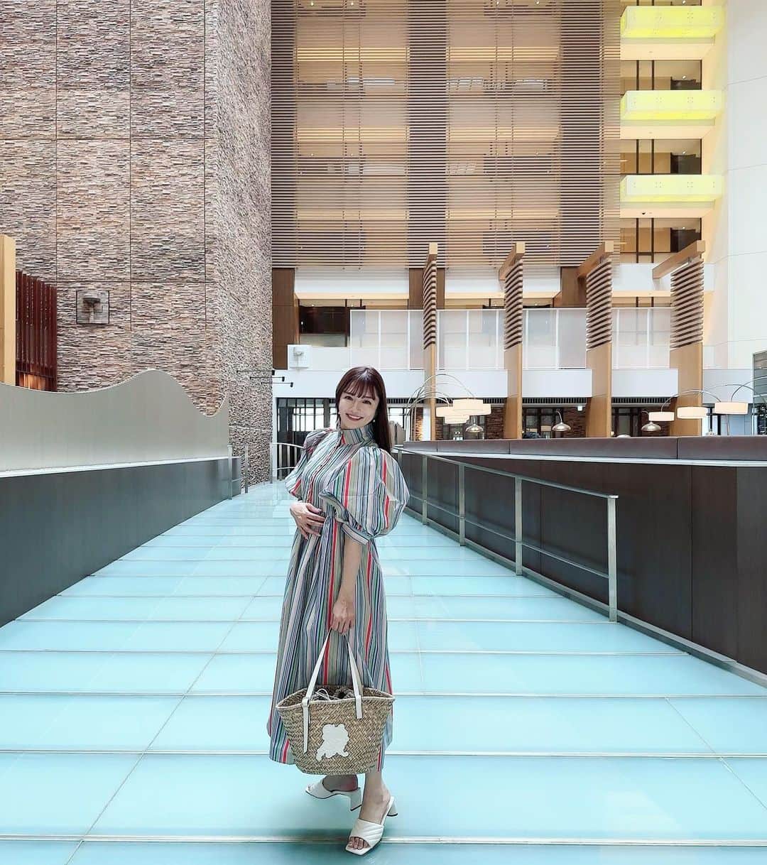 安西ひろこのインスタグラム：「🤍🤍🤍🤍🤍🩷 暑い日が続く最近は ワンピースが1番涼しい☺️✨ . . #私服 #ワンピース  #ワンピースコーデ  #梅雨  #梅雨コーデ  #楽ちんコーデ  #outfit」