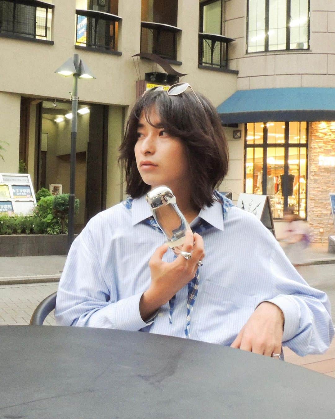上野一稀のインスタグラム：「・  @ipsa_jp  ・ 今日響いた言葉 Zest is the secret of all beauty. There is no beauty that is attractive without zest.   熱意は、すべての美の秘訣である。熱意なしで魅力的な美など、存在しないのだ。 ・ ・ ・ ・ ・ ・ ・ イプサ ザ・タイムR アクア　(医薬部外品) 税込 4,400円   ①肌をうるおわせることに集中したキメを整える薬用化粧水(夏の乾燥にも効く)  ②肌表面にうるおいの層を作るイプサ独自の保湿成分によりうるおいが続く(たっぷり水分補給ができる)  ③肌あれ防止有効成分 トラネキサム酸、グリチルリチン酸ジカリウム配合で肌トラブル防止(夏のニキビ対策として) ④アルコールフリー・油分フリー ⑤毎日たっぷり使える200mL ・ 実際使ってみるとしっかり肌を潤してくれる！普段から使っているけど僕は肌荒れしにくくなった気がする！ ・ ・ ・ #正直レビュー #IPSA #イプサ #ザタイムRアクア #スキンケア #化粧水」