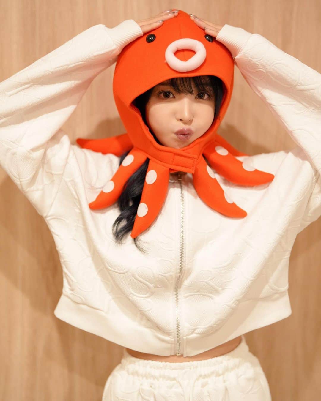 のインスタグラム：「オフショット〜🐙  いつのまにかカニになってた🦀 (どんな作品？)  #撮影」