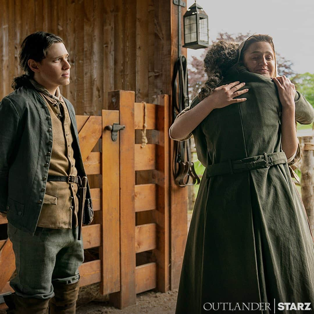 カトリナ･バルフさんのインスタグラム写真 - (カトリナ･バルフInstagram)「Saying goodbye is never easy …. But they’ll always have each other. @outlander_starz @lionsgateplusuk @sptv」6月30日 17時29分 - caitrionabalfe