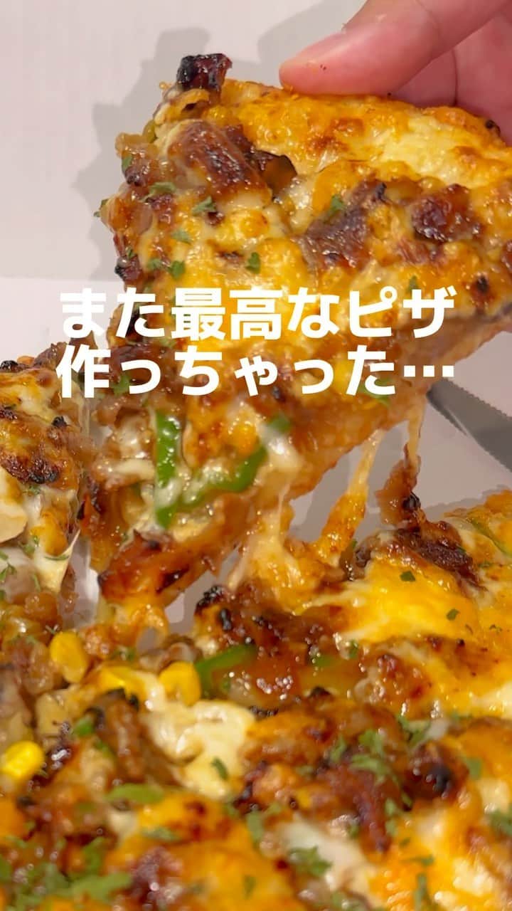 ピザーラのインスタグラム：「【ピザーラが食べたくなったらコメント欄に🍕を書いてね！】  ピザーラのこの夏のおすすめのはこれ☀️  『アンガスビーフの贅沢ピザ』Pサイズ ¥2,580 甘辛ソースで仕上げた特別な美味しさの一品です🍕✨  ぜひ一度試してみてね🔥  -———— ピザーラ公式アカウントでは、PIZZA-LAのお得な最新情報をお届けしています🍕  皆さまもぜひピザーラを食べた際には #ピザーラ#ピザーラお届け のハッシュタグをつけて感想を教えてくださいね✨ お写真をご紹介しちゃうかも？😆 投稿、お待ちしています♪  #pizza_la #ピザ #ピザパーティー #ピザパ #ピザ屋 #ピザ好き #ピザ好きな人と繋がりたい #ピザ屋さん #宅配 #宅配ピザ #アンガスビーフ」