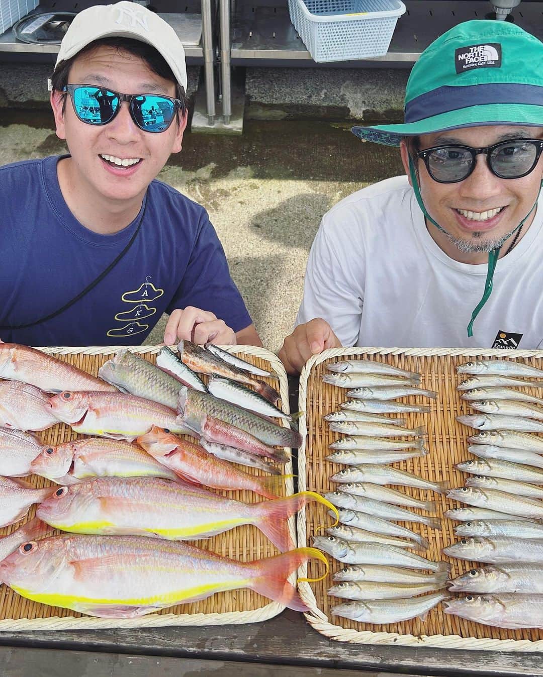 伊地知潔さんのインスタグラム写真 - (伊地知潔Instagram)「釣りと料理が趣味で音楽好きで酒飲みなんて気が合うに決まっているわけで、とにかく意気投合！！ 魚捌くの上手👏」6月30日 17時36分 - kiyoshiakg