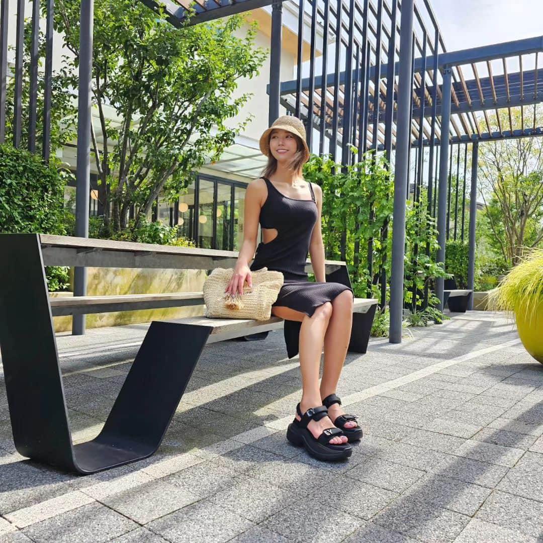 成沢紫音さんのインスタグラム写真 - (成沢紫音Instagram)「@yelloshoes_official  のSneaker sandals が可愛い👡⁡⁡ ⁡⁡ ⁡暑すぎてもう真夏の格好☀️🍉🌻⁡👒⁡ ⁡⁡⁡ ⁡⁡ ⁡ #YELLOW  #yellowshoes  #sandal  #sneakersandals  #厚底サンダル  #タイトワンピ  #クロシェハット ⁡」6月30日 17時37分 - onchan4031