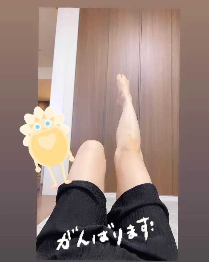 田中理恵のインスタグラム：「こりゃ大変だ！ 術後のリハビリ…頑張ってるよ🩵 無理なく刺激を与えながら 焦らず焦らず焦らず焦らず… 自分に言い聞かせて少しずつ戻して行こー🫡‼️ 携帯を持っている手が震えてる🤣🤣🤣」