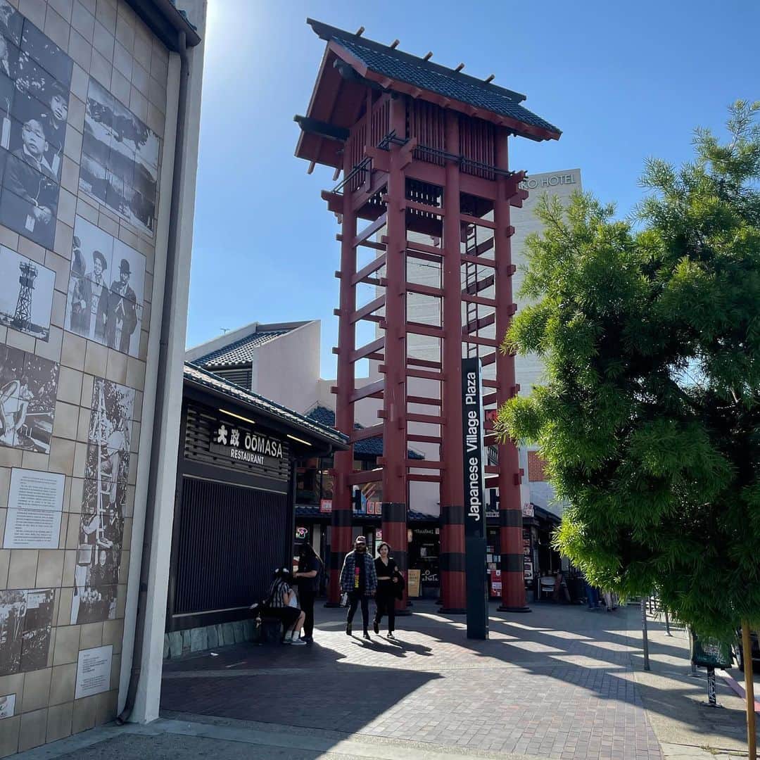 もみじ真魚さんのインスタグラム写真 - (もみじ真魚Instagram)「『#DAY1539/「Art tour at DTLA」』  もみじ真魚/MaoMomiji 2023年6月30日 01:37  「すごく久しぶりのヌードクロッキー楽しい！」 去年NYCで知り合ったお友達にクロッキーのワークショップに誘ってもらいました。海外の方の身体のつくりはやはり日本の方と全然違っていて、またポーズなども表情豊かですごく楽しかったです。久々にしっかり観察することの大切さを思い出しました。  "Nude croquis is fun after a long time!" A friend I met in NYC last year invited me to a croquis workshop. The body structure of the foreigners was completely different from that of the Japanese, and the poses were very expressive, so it was a lot of fun. I remembered the importance of observing properly for the first time in a while.  “久违的裸体速写很有趣！” 去年我在纽约遇到的一位朋友邀请我参加速写工作室。 外国人的身体结构和日本人完全不同，姿势也很有表现力，所以很好玩。 我第一次想起了正确观察的重要性。  "¡Desnudo croquis es divertido después de mucho tiempo!" Un amigo que conocí en NYC el año pasado me invitó a un taller de croquis. La estructura corporal de los extranjeros era completamente diferente a la de los japoneses, y las poses eran muy expresivas, por lo que fue muy divertido. Recordé la importancia de observar adecuadamente por primera vez en mucho tiempo.  #日刊ごはんが好き #foodie #foodieart #dailyilovefood  #毎日更新 #foodillustration #fooddrawing #もみじ真魚 #maomomiji #飯テロ #美食 #littletokyo #artshare  @museumofpablo  @evegamine」6月30日 17時45分 - maomomiji