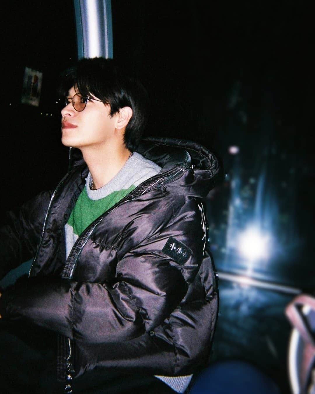 井上想良のインスタグラム：「・ そういえば。 と思って 今更現像した写真。  少しこれで 冬の写真で 涼しくなったり してくれないものでしょうか。  #私服」