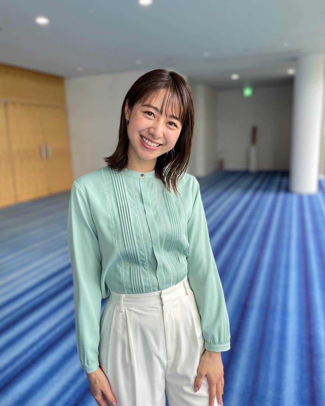 林美沙希さんのインスタグラム写真 - (林美沙希Instagram)「. 今週もお疲れ様でした🙌 蒸し暑くて通勤が大変です。 ヘアメイクさんに教えてもらった、肌に直接吹きかける冷感スプレーを買いました🥹これで乗り切ります！  #annニュース #ワイドスクランブル #林美沙希 #衣装 #パンツコーデ」6月30日 17時55分 - misaki0hayashi