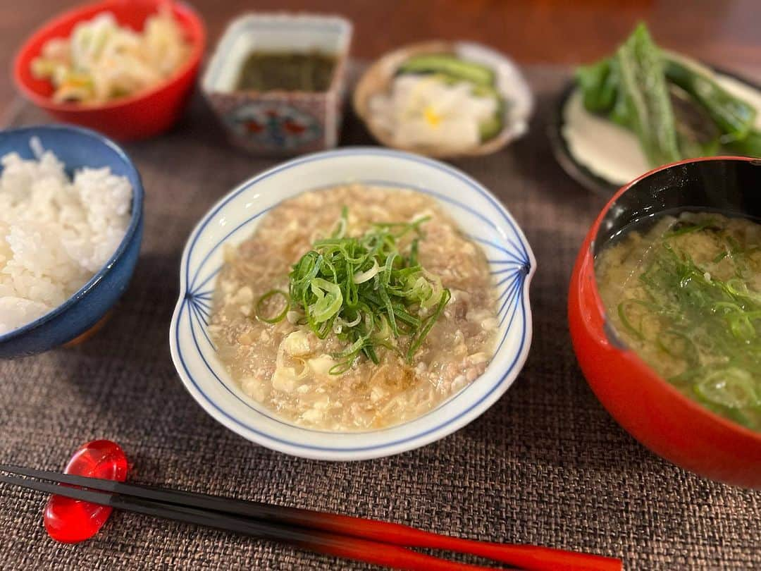 月央和沙さんのインスタグラム写真 - (月央和沙Instagram)「うちの晩ごはん‼️  子供の保育園で教えて頂いたレシピ🙏🏻✨大人が食べても美味しい😊  #白い麻婆豆腐 #万願寺とうがらし #めかぶ #きゃべつの浅漬け #大根のお味噌汁 #納豆」6月30日 18時05分 - kazusa_tsukio